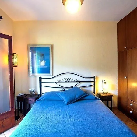 Anna Karra & Lejlighed