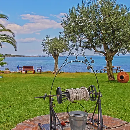 Anna Karra & Vourvourou