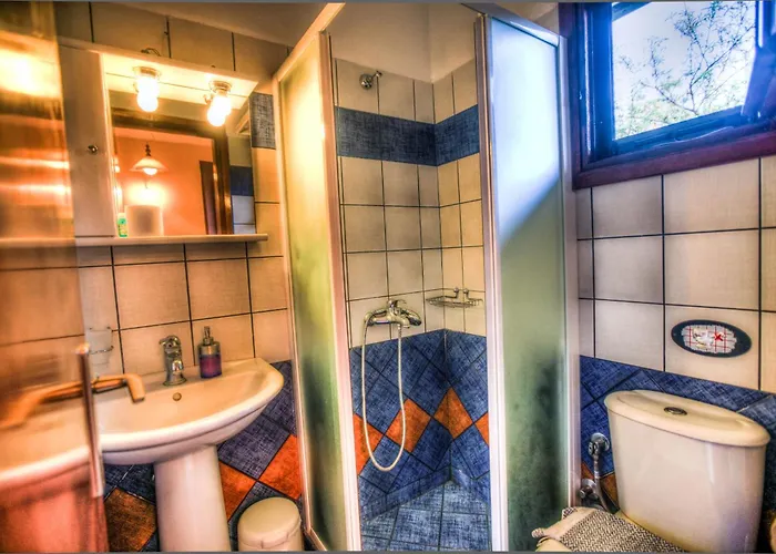 Anna Karra & Vourvourou