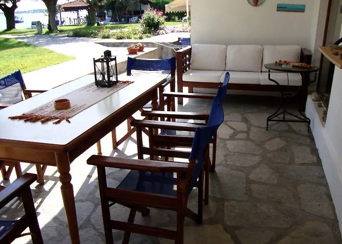 Anna Karra & Vourvourou