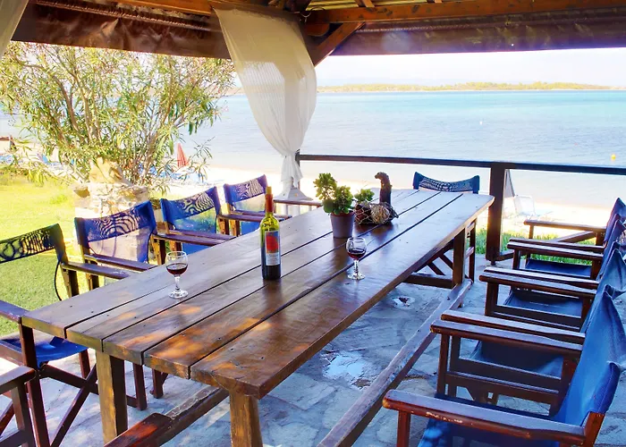 Anna Karra & Vourvourou