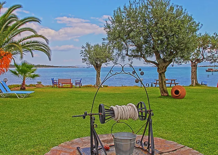 Anna Karra & Vourvourou