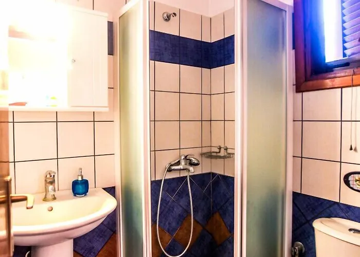 Anna Karra & Vourvourou