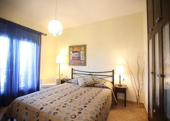 Anna Karra & Apartment